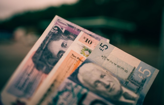 Can You Live Off the Interest of 1 Million Pounds?