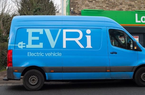 What time do Evri deliver on Saturdays UK?